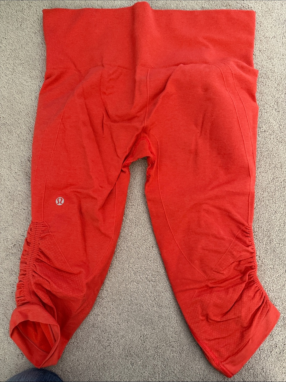 lululemon women’s ' Red Cropped Leggings